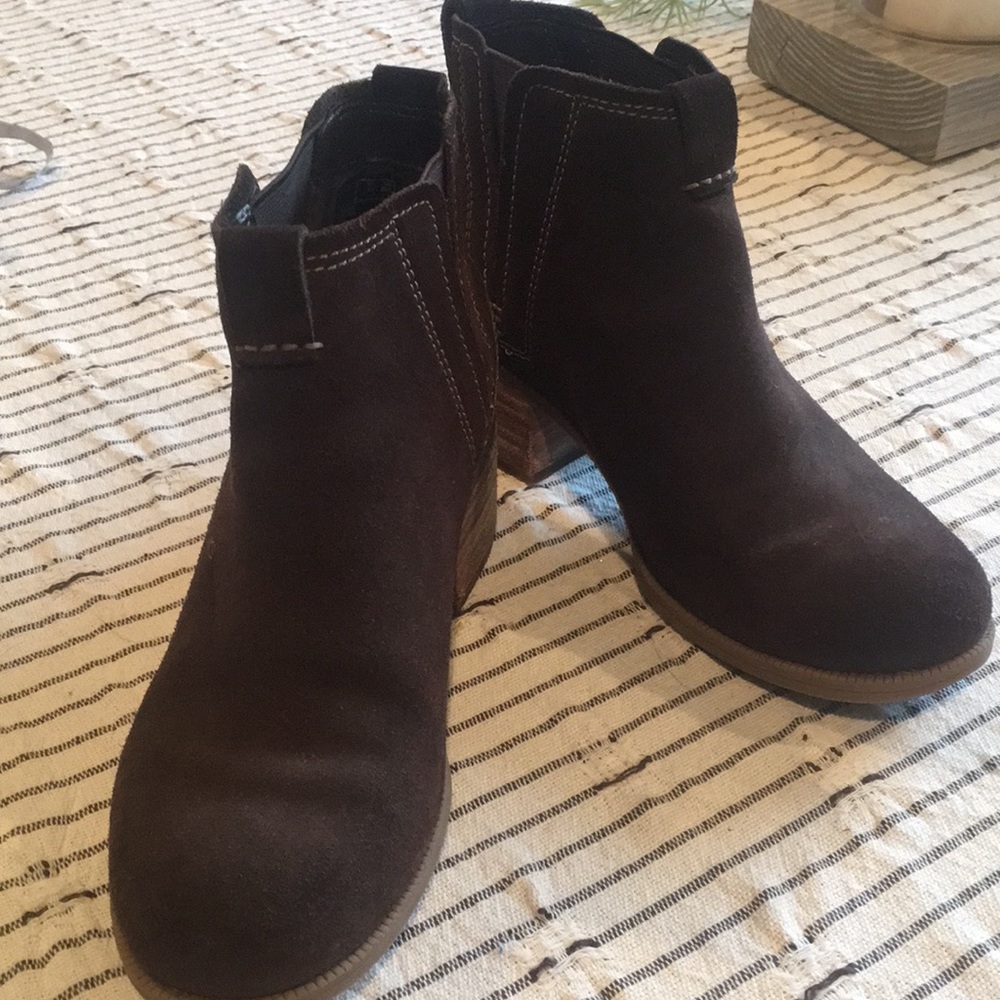 Clarks brown suede ankle boots, size 6